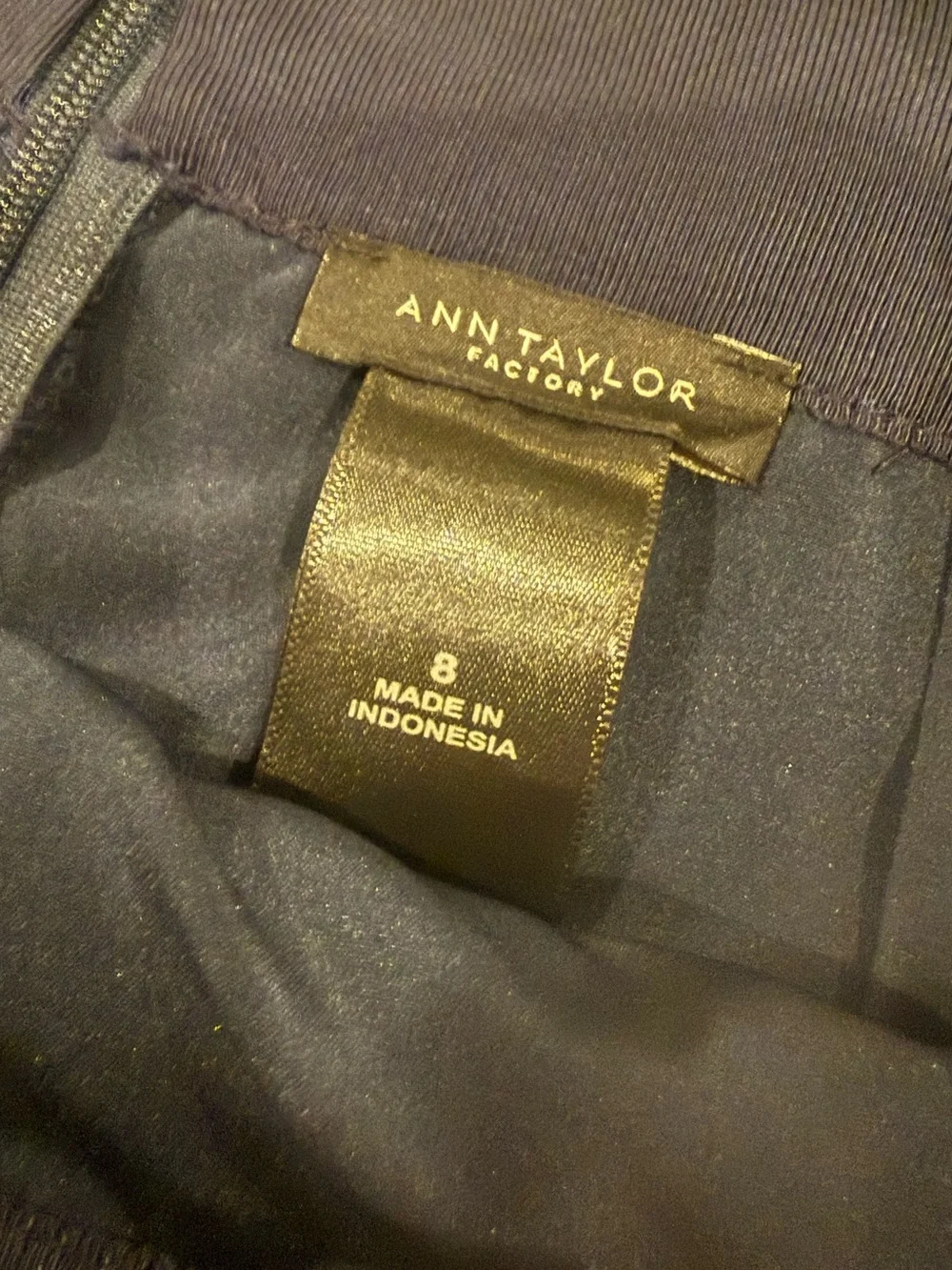 Ann Taylor Factory Navy Textured Circle Appliqué Pencil Skirt Women’s Size 8